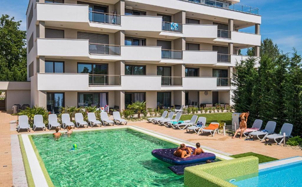 Fuered Luxury Apartman With Private Pool บาลาตอนฟือเรด ภายนอก รูปภาพ