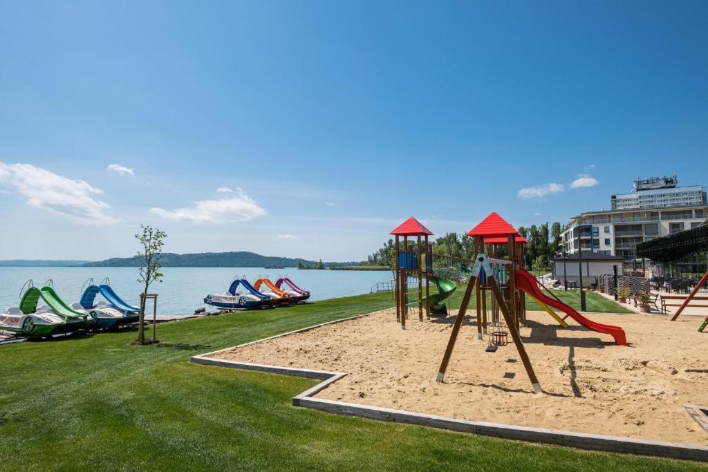 Fuered Luxury Apartman With Private Pool บาลาตอนฟือเรด ภายนอก รูปภาพ